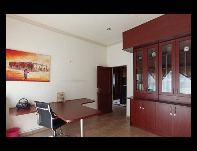 7 BEDROOM HOUSE FOR SALE IN FEATHERBROOKE ESTATE